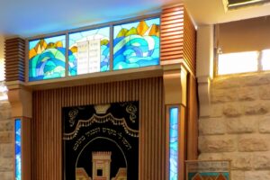 ויטראז' עשרת הדיברות בבית חב"ד תל אביב